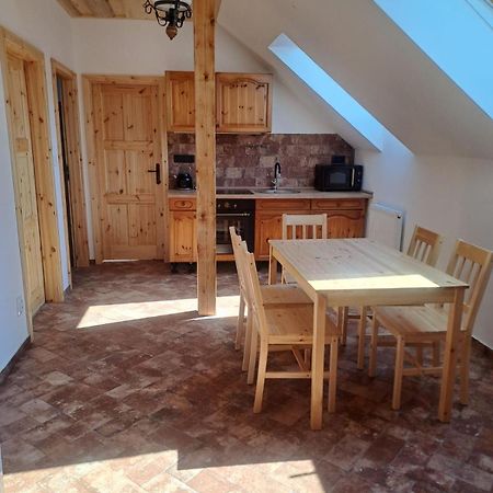 Pension Na Statku- Konsky Apartman Malenice Экстерьер фото